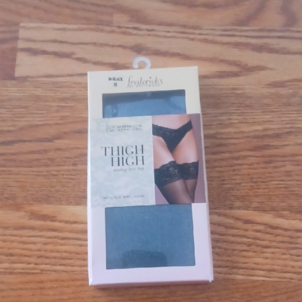 New Fredericks of Hollywood. Thigh High Scallop Lace Top Size 2x Black